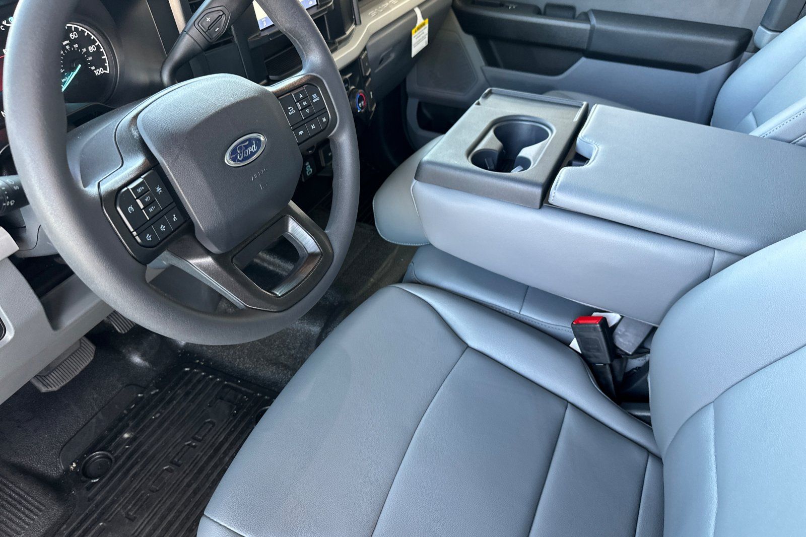 2025 Ford F-350 Super Duty Chassis Cab XL - Photo 9