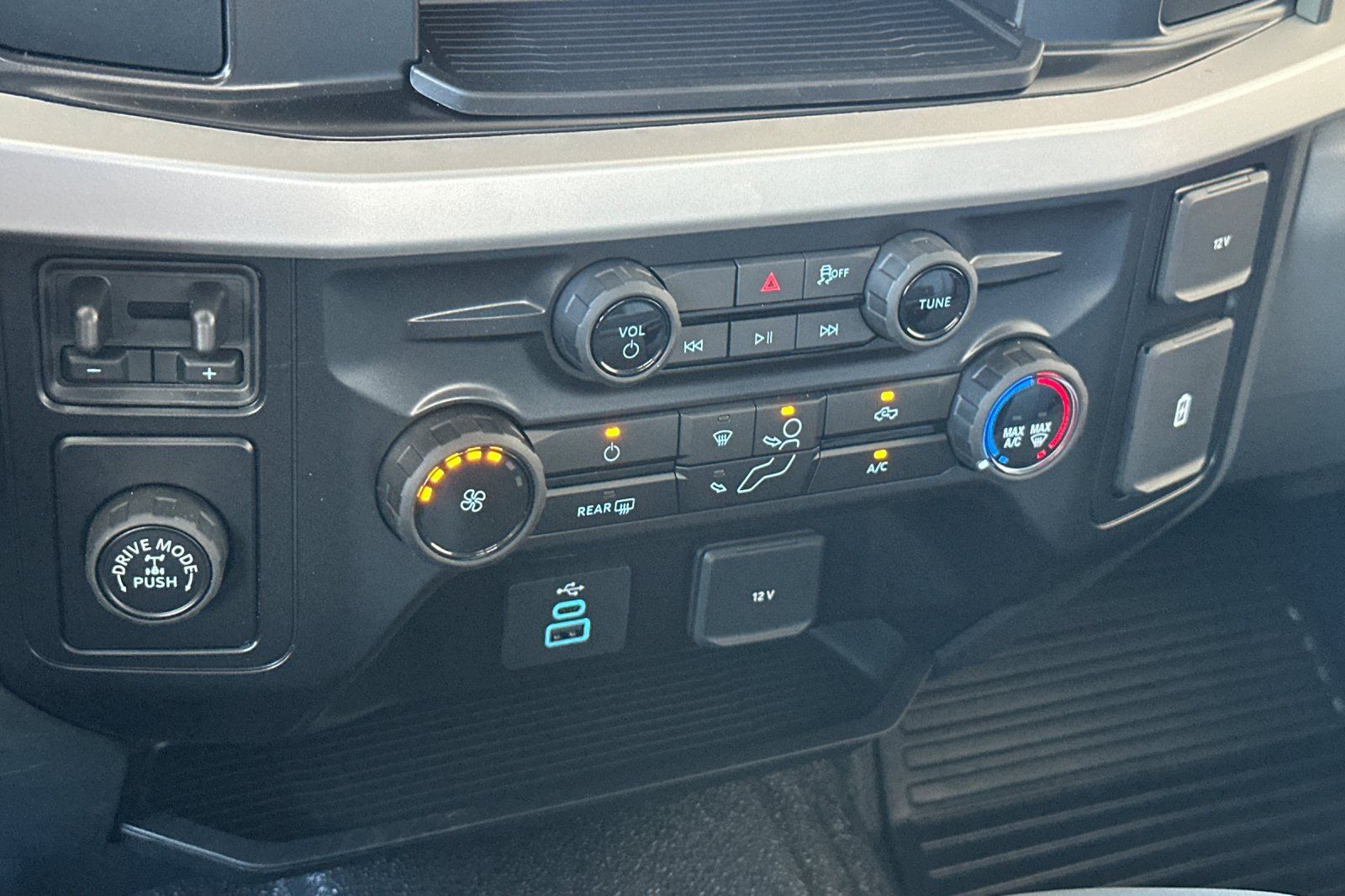 2025 Ford F-350 Super Duty Chassis Cab XL - Photo 18