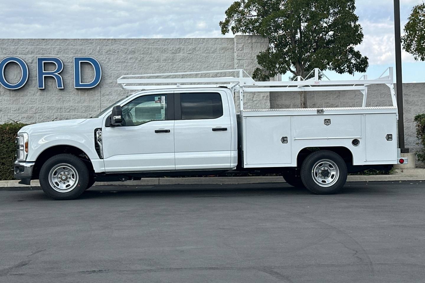 2026 Ford F-350 Super Duty Chassis Cab XL - Photo 6