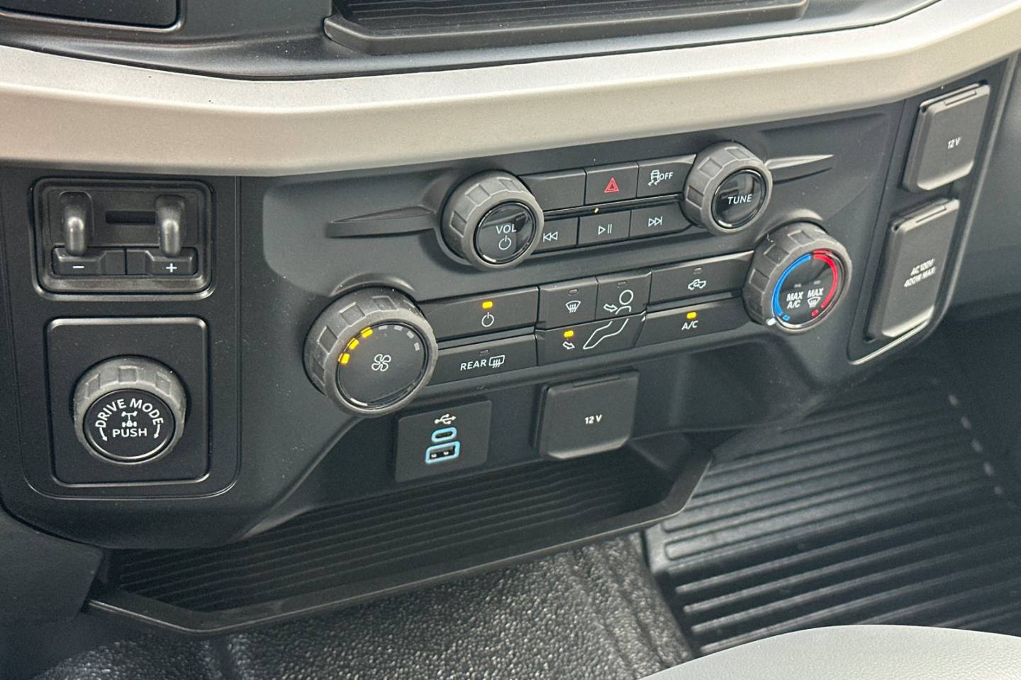 2026 Ford F-350 Super Duty Chassis Cab XL - Photo 17