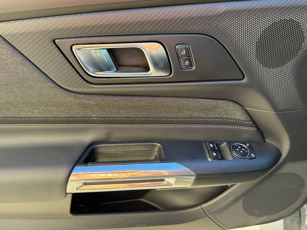 2025 Ford Mustang EcoBoost Fastback - Photo 11