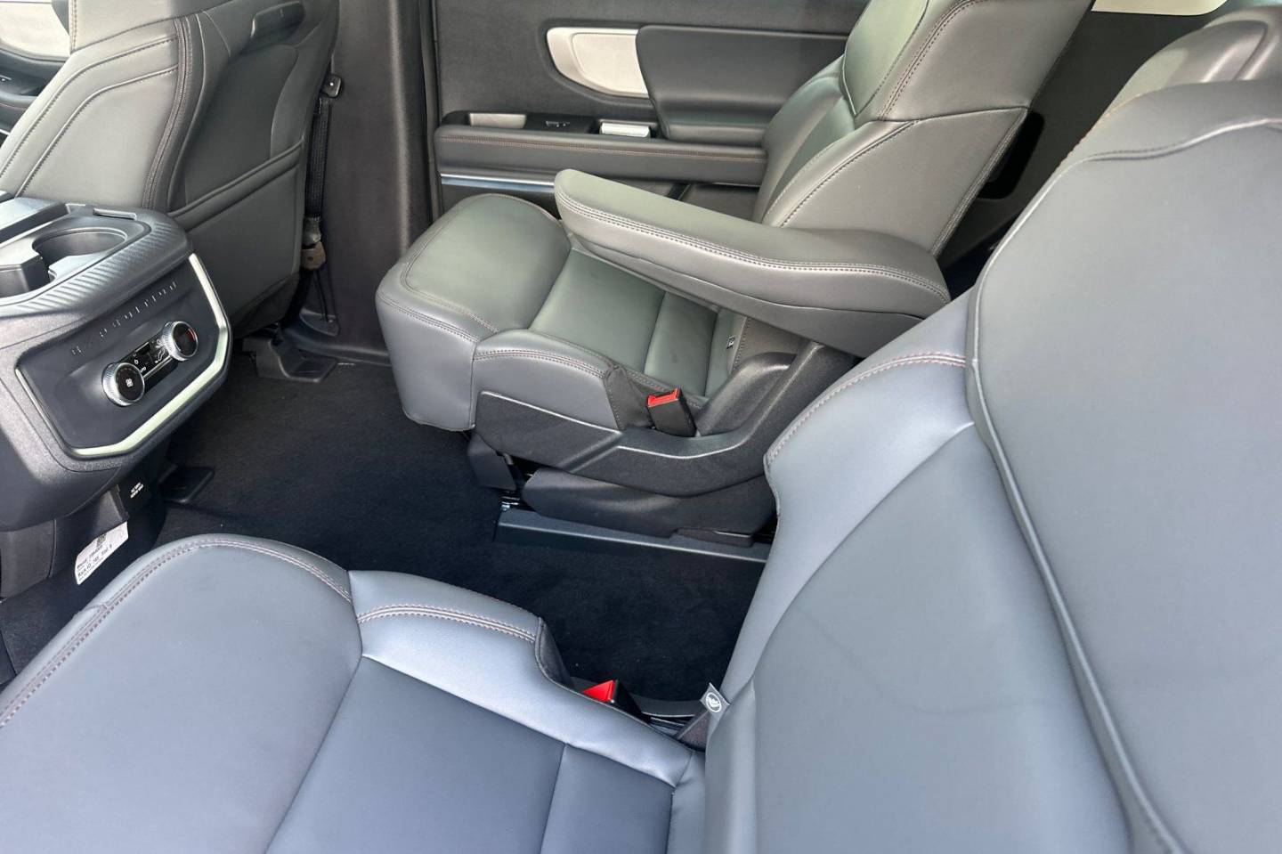 2025 Ford Expedition Active - Photo 12