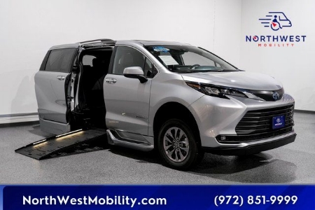 2025 Toyota Sienna XLE