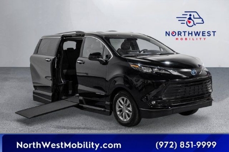2025 Toyota Sienna XLE