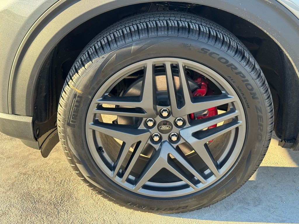 2026 Ford Explorer ST - Photo 7