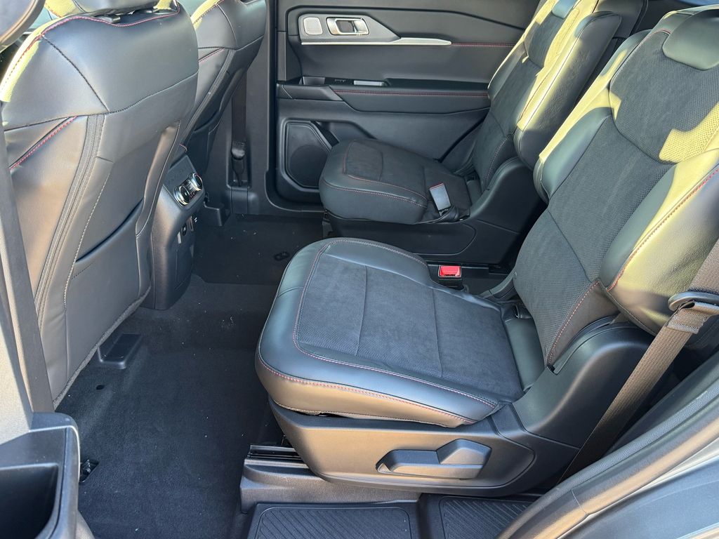 2026 Ford Explorer ST - Photo 10