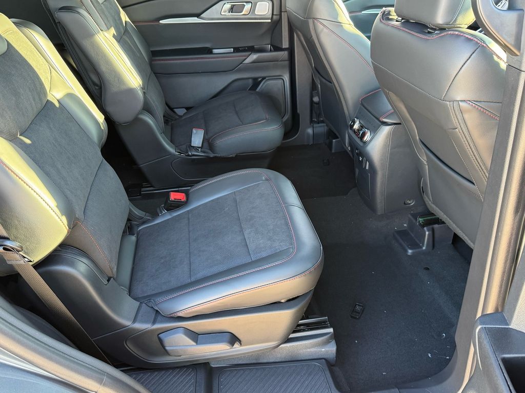 2026 Ford Explorer ST - Photo 14