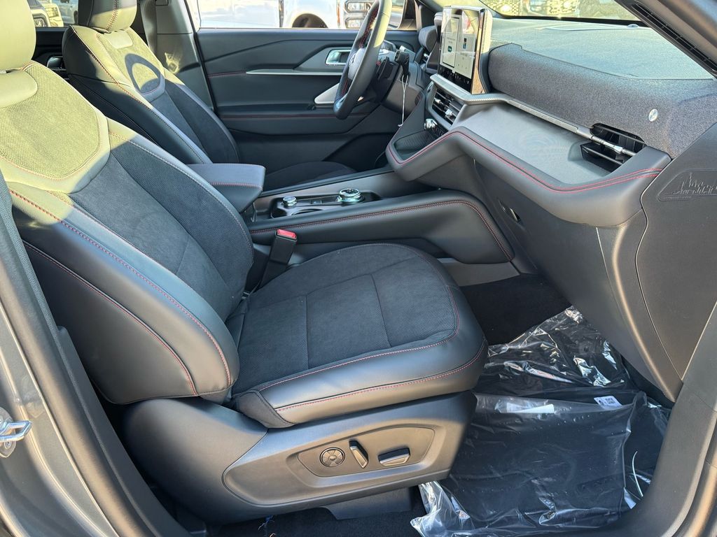 2026 Ford Explorer ST - Photo 15