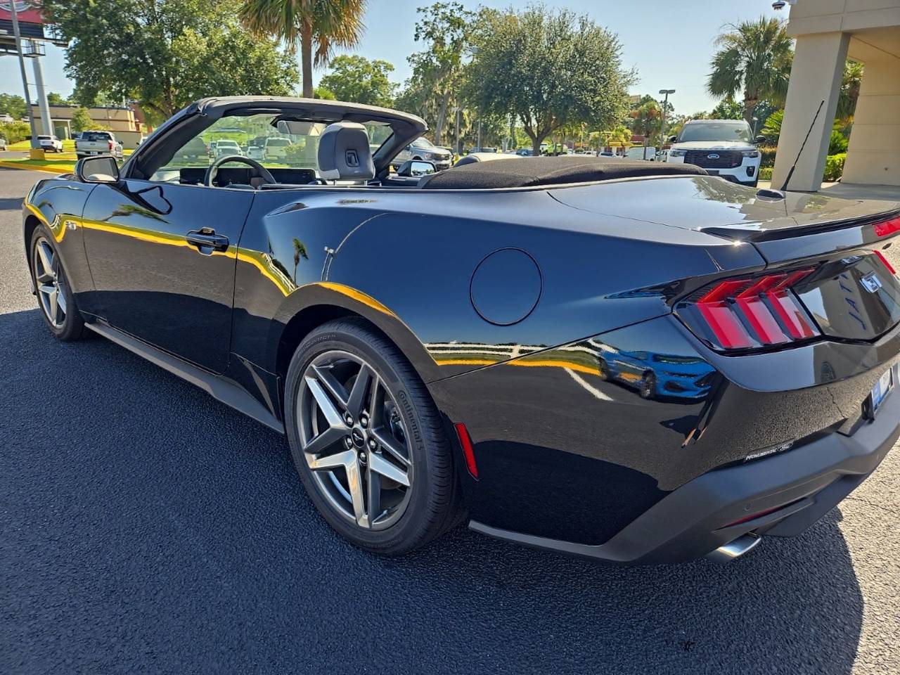 2025 Ford Mustang GT Premium Convertible - Photo 29