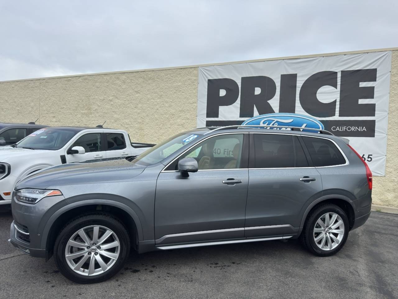 Used 2018 Volvo XC90 Momentum with VIN YV4A22PK6J1212427 for sale in Simi Valley, CA