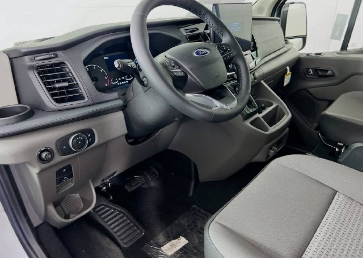 2025 Ford Transit Passenger Van XLT - Photo 6