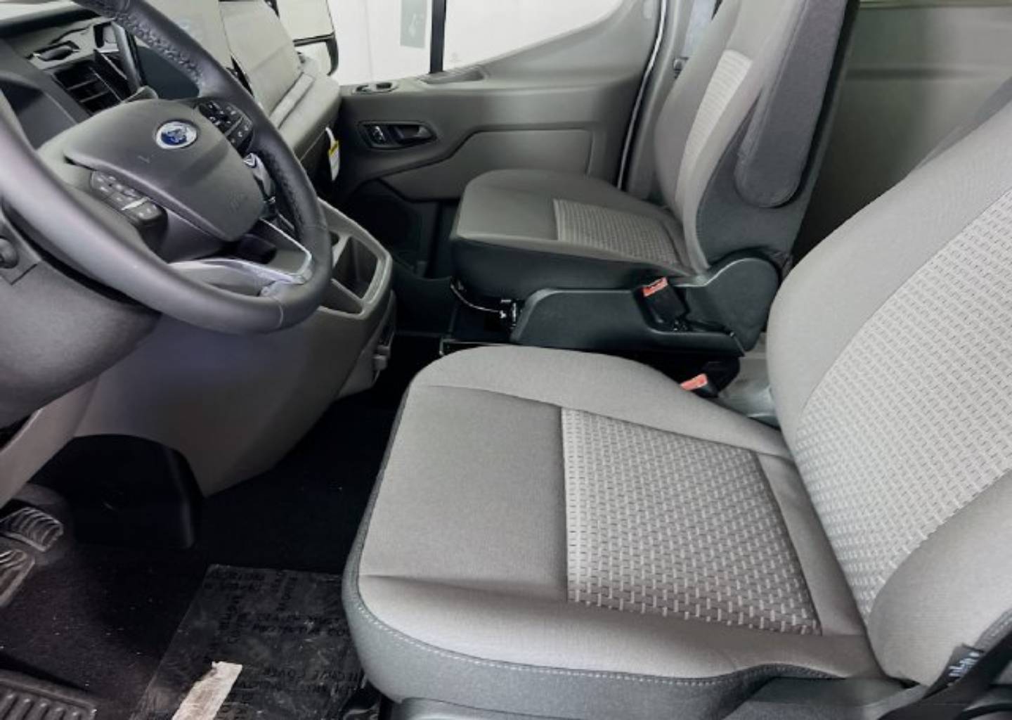 2025 Ford Transit Passenger Van XLT - Photo 15