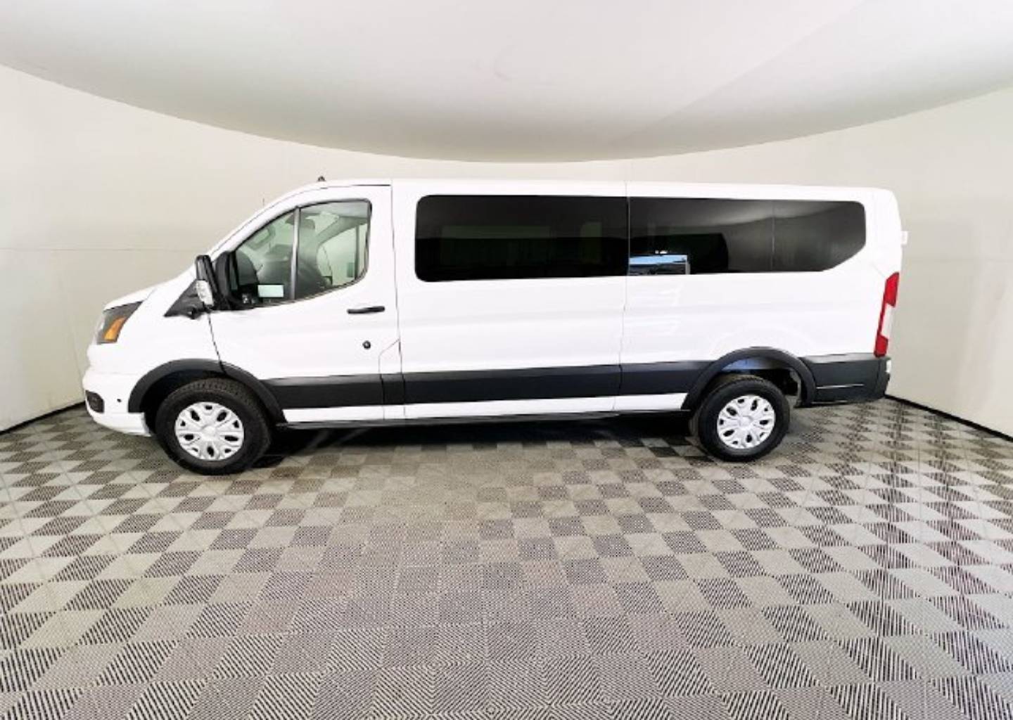 2025 Ford Transit Passenger Van XLT - Photo 23