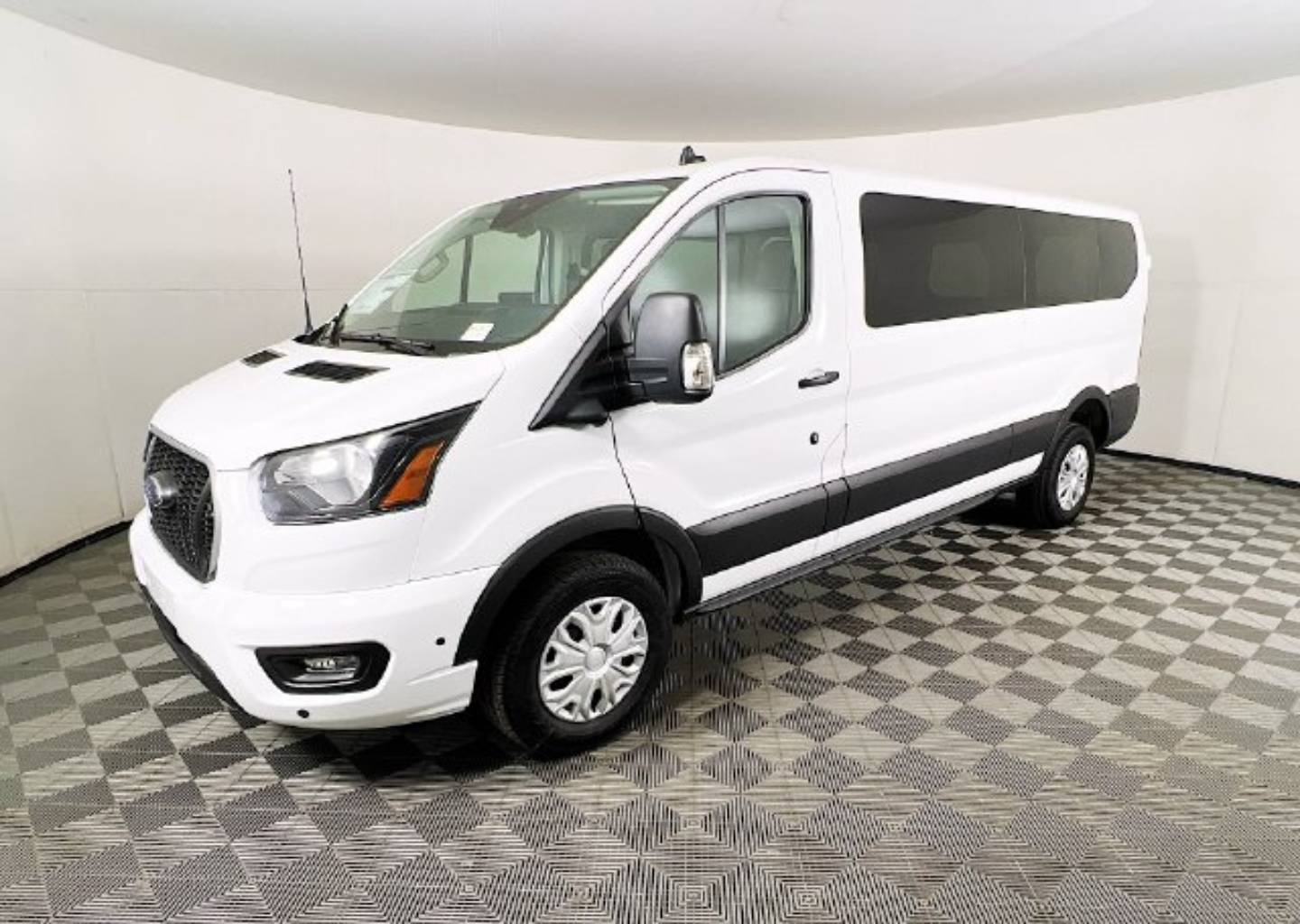 2025 Ford Transit Passenger Van XLT - Photo 24