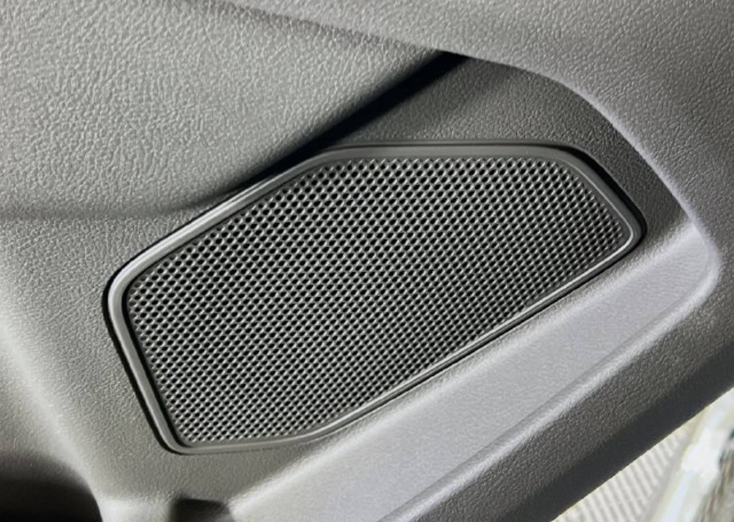 2025 Ford Transit Passenger Van XLT - Photo 25