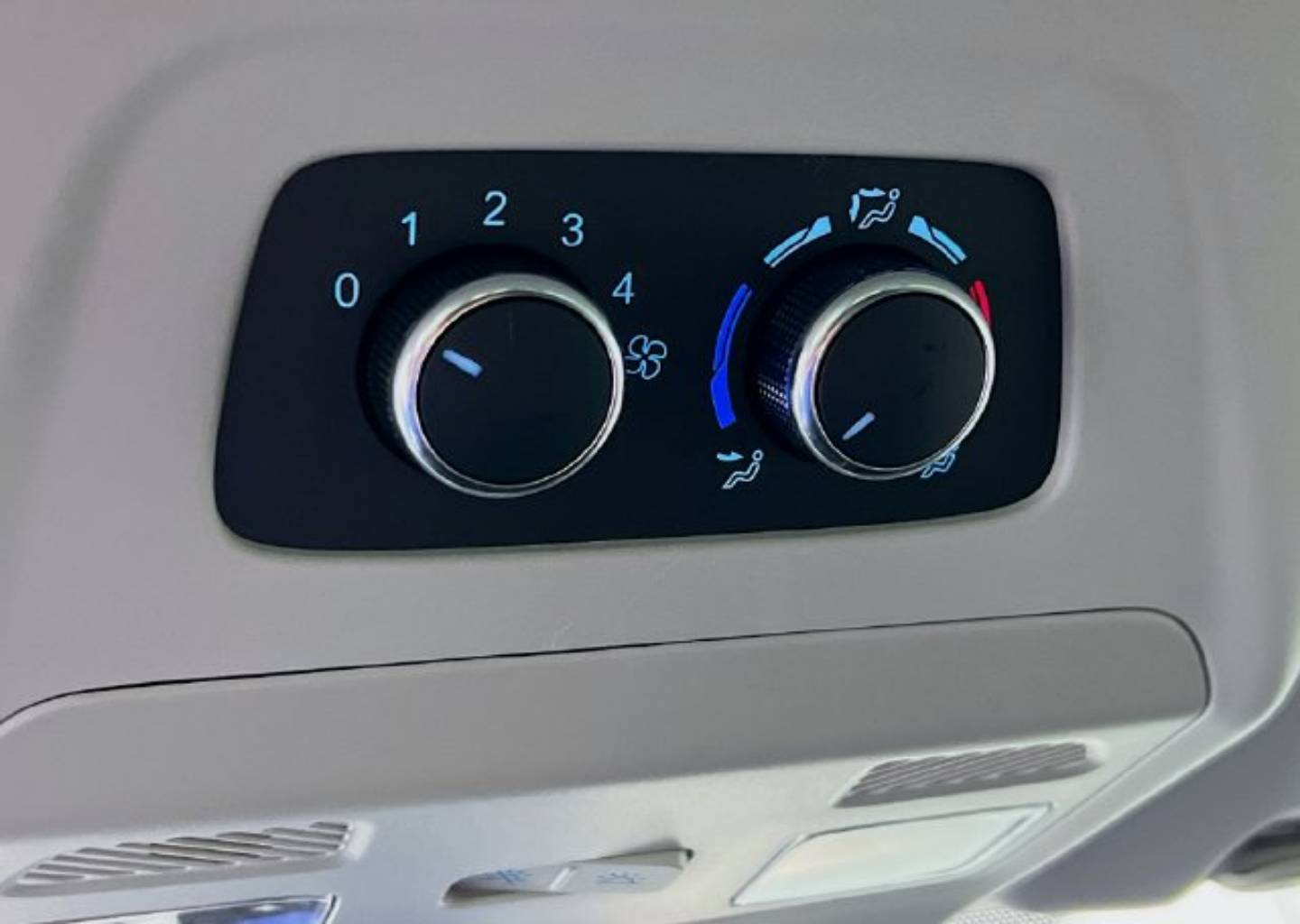 2025 Ford Transit Passenger Van XLT - Photo 28