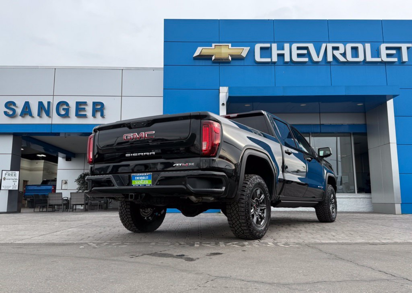 2026 GMC Sierra 1500 AT4X - Photo 6