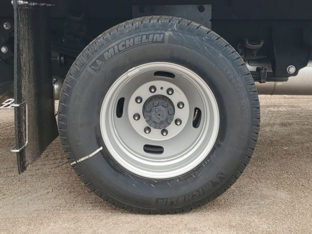 2025 Ford F-350 Super Duty Chassis Cab XL - Photo 6