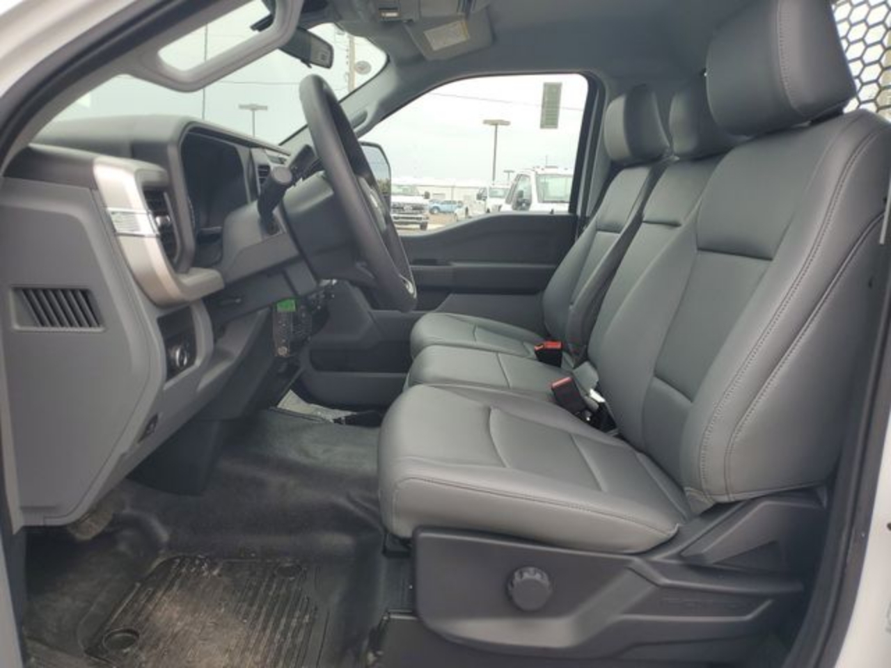 2025 Ford F-350 Super Duty Chassis Cab XL - Photo 8