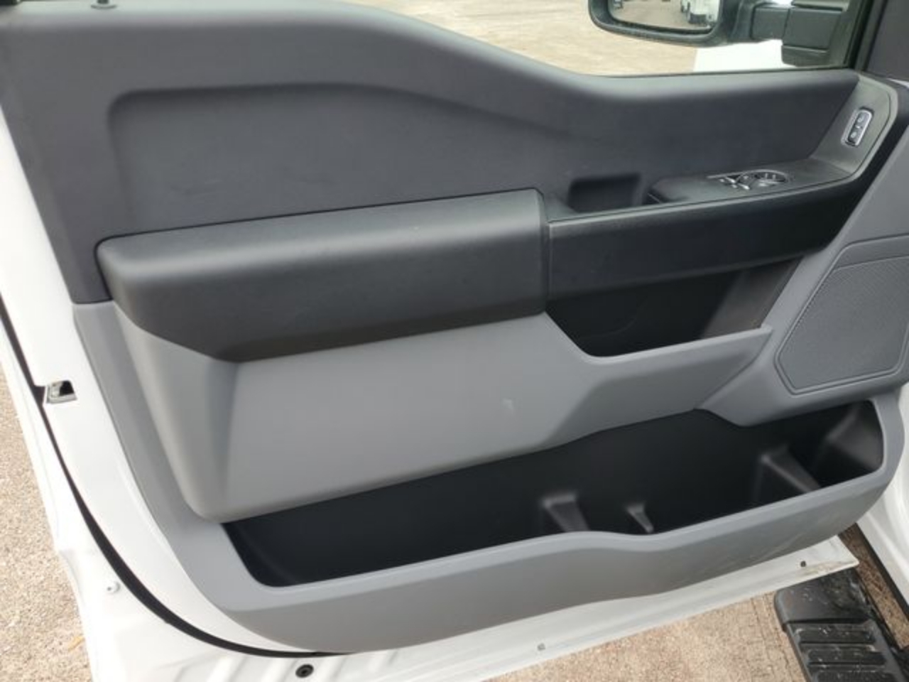 2025 Ford F-350 Super Duty Chassis Cab XL - Photo 10