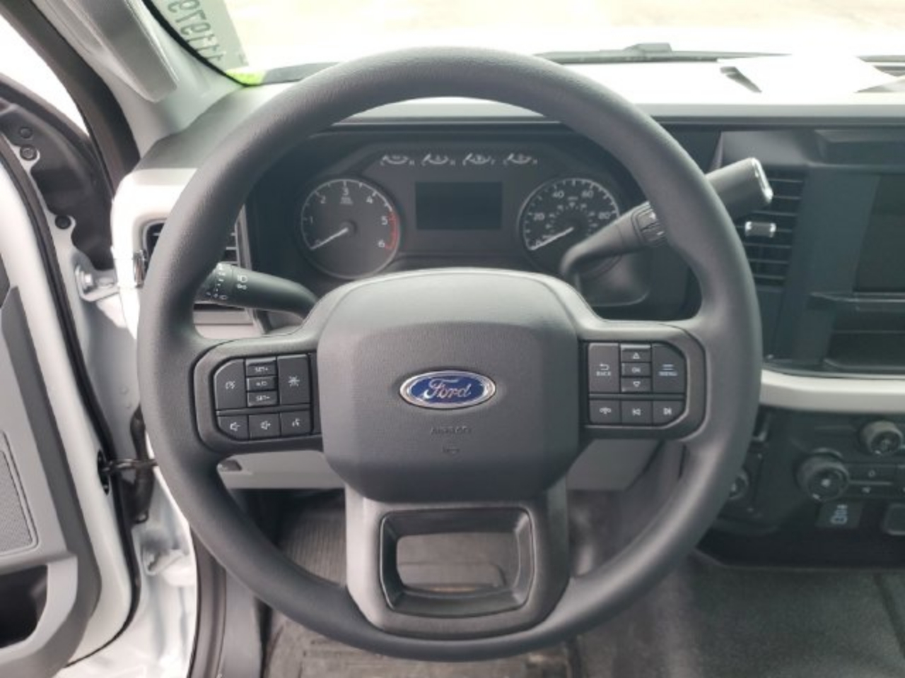 2025 Ford F-350 Super Duty Chassis Cab XL - Photo 11