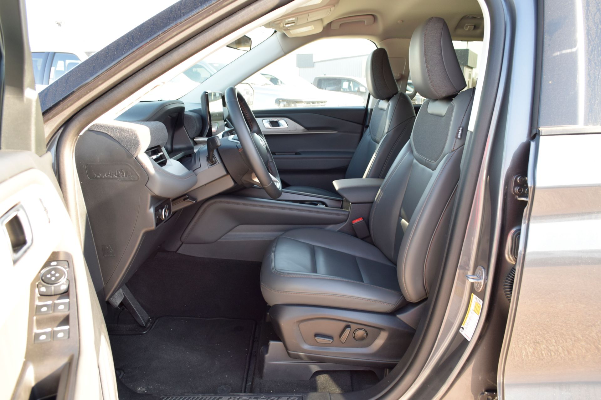 2026 Ford Explorer Active - Photo 18