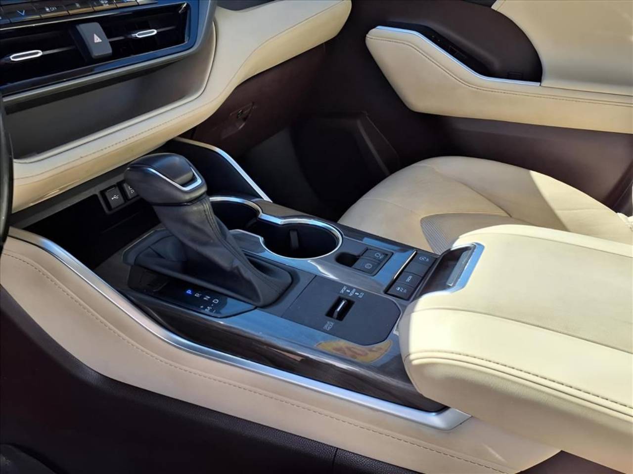 2021 Toyota Highlander Limited - Photo 18