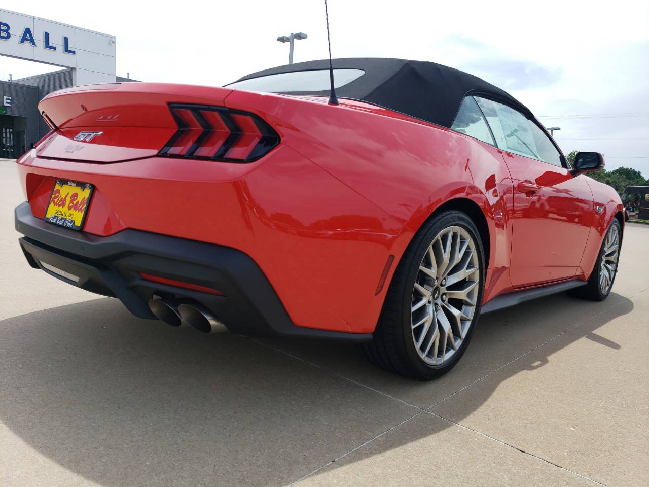 2025 Ford Mustang GT Premium Convertible - Photo 14