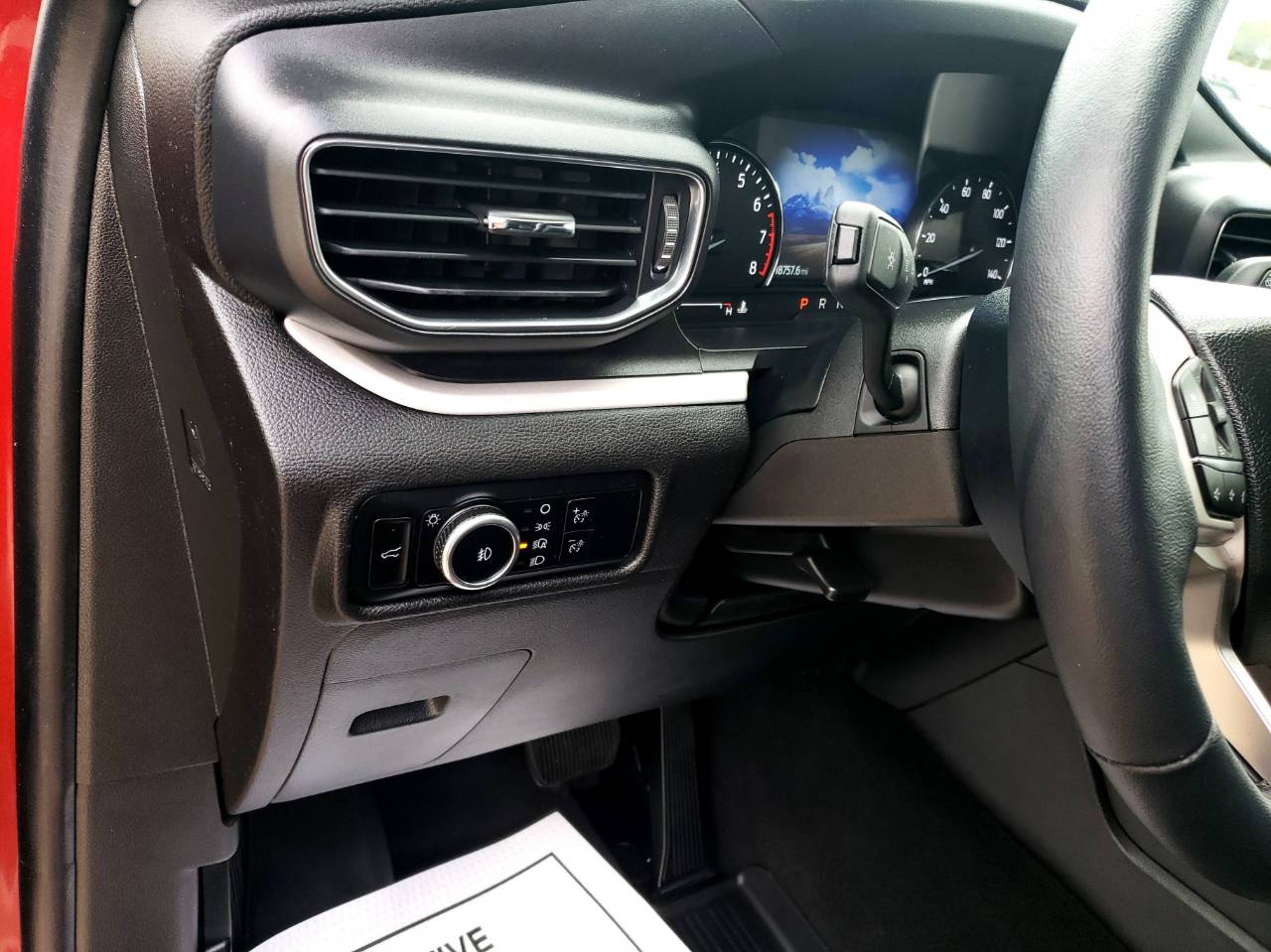 2023 Ford Explorer XLT - Photo 19