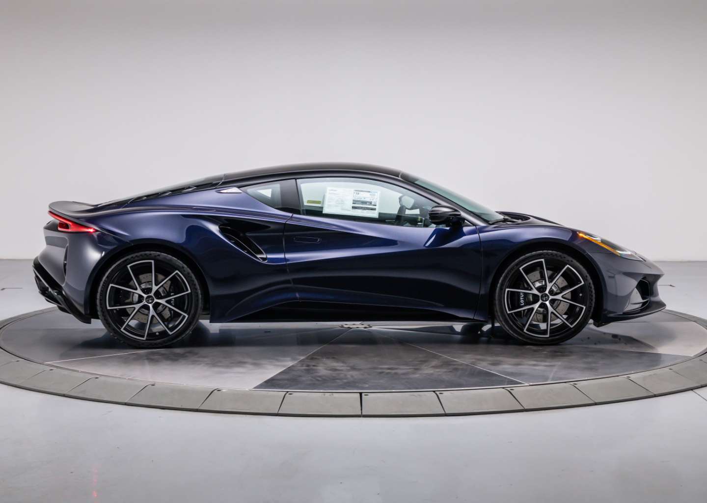 2026 Lotus Emira - Photo 6