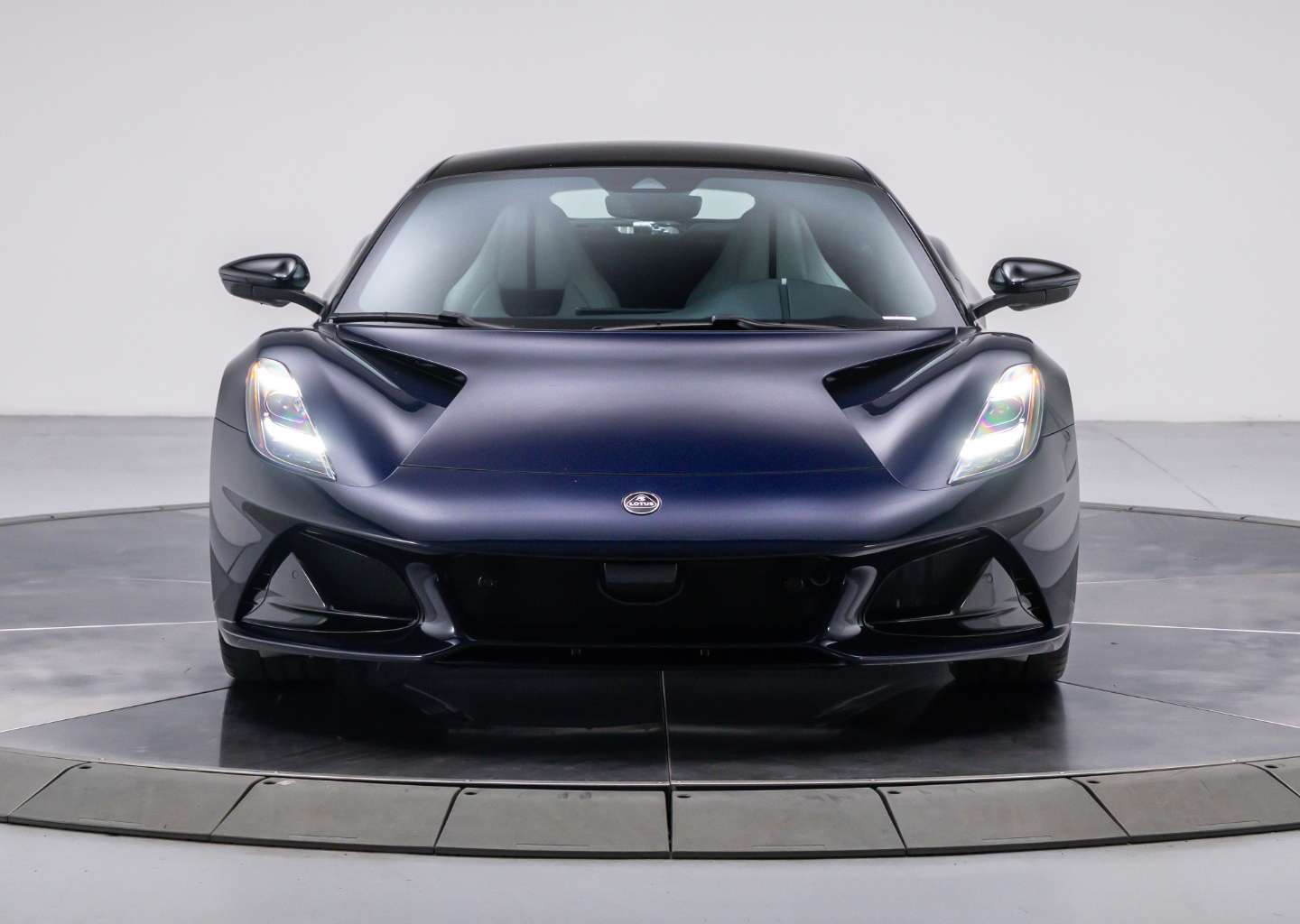 2026 Lotus Emira - Photo 8