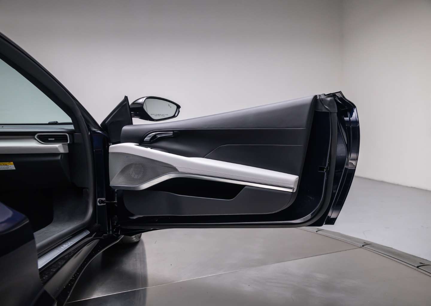 2026 Lotus Emira - Photo 25