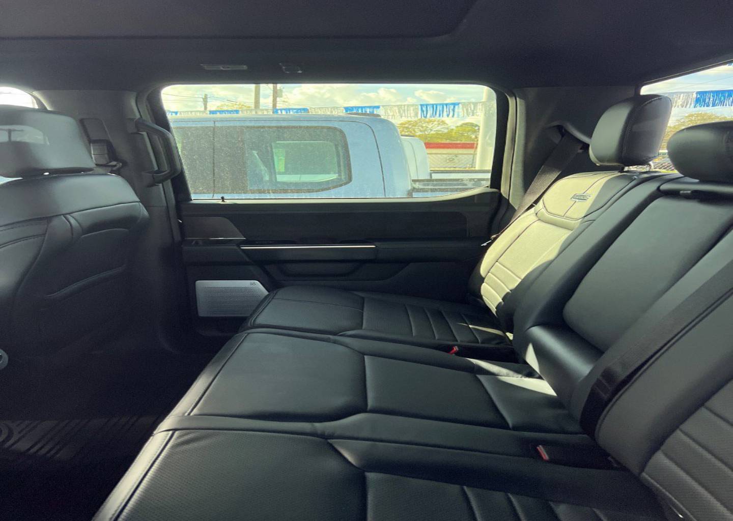 2025 Ford F-150 Platinum - Photo 8