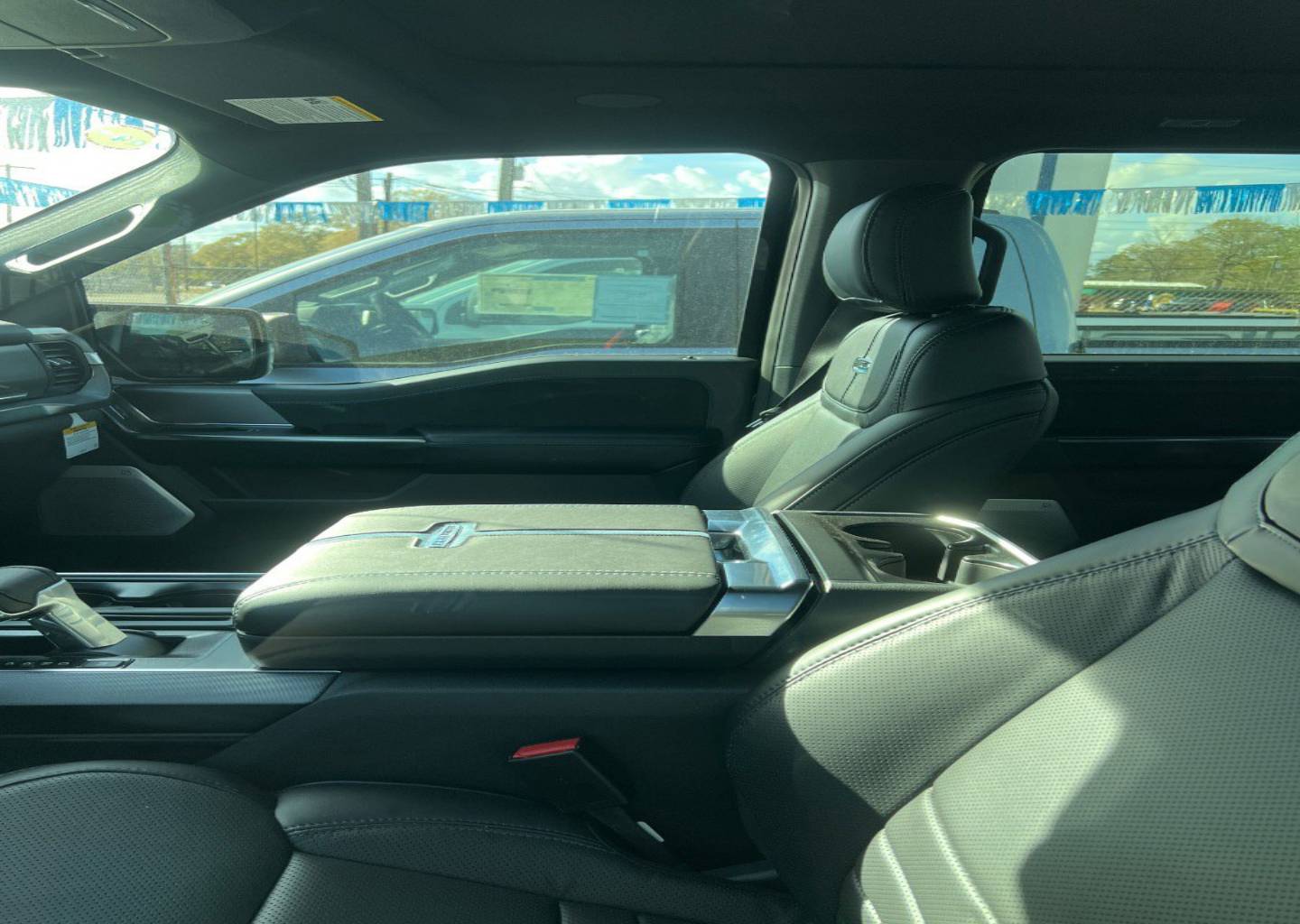 2025 Ford F-150 Platinum - Photo 9