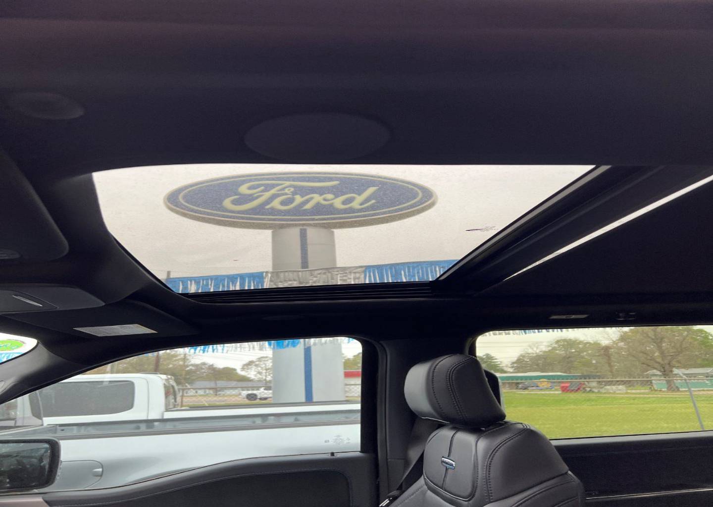 2025 Ford F-150 Platinum - Photo 16