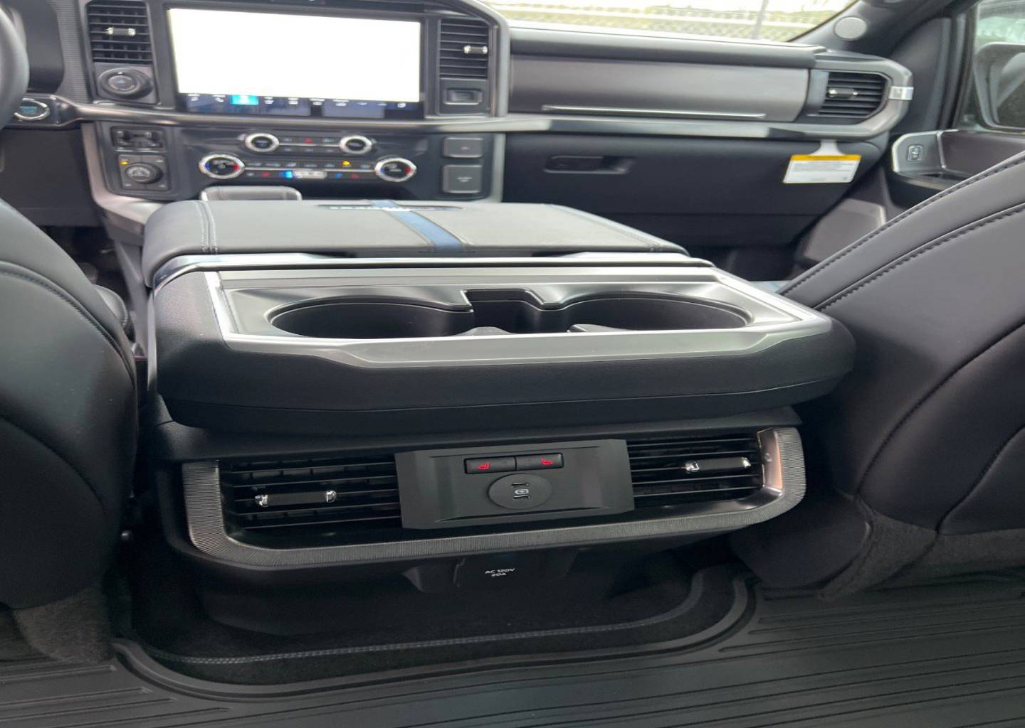 2025 Ford F-150 Platinum - Photo 19