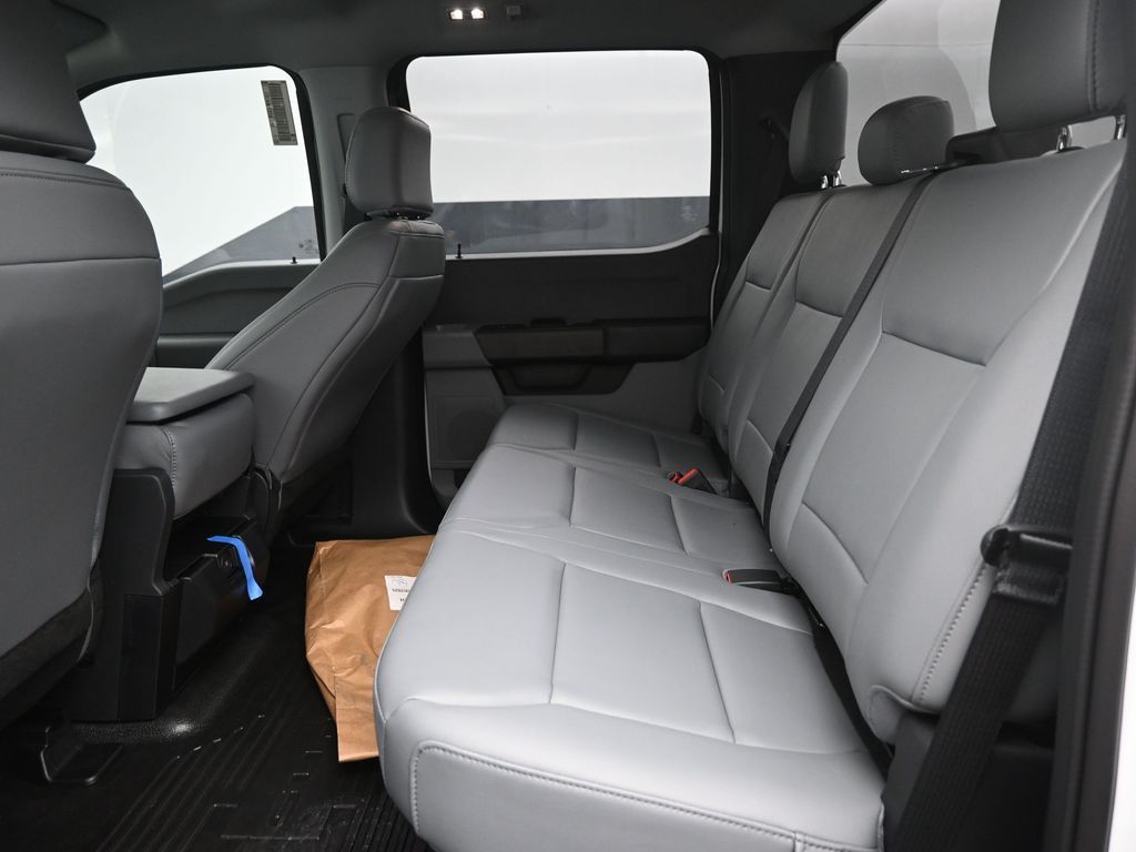 2025 Ford F-350 Super Duty Chassis Cab XL - Photo 7