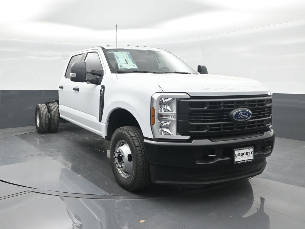 2025 Ford F-350 Super Duty Chassis Cab XL - Photo 8