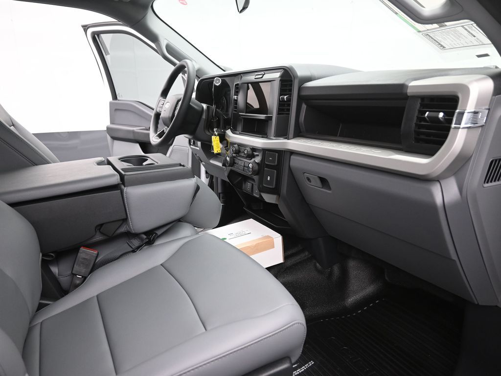 2025 Ford F-350 Super Duty Chassis Cab XL - Photo 12