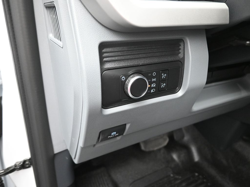 2025 Ford F-350 Super Duty Chassis Cab XL - Photo 13