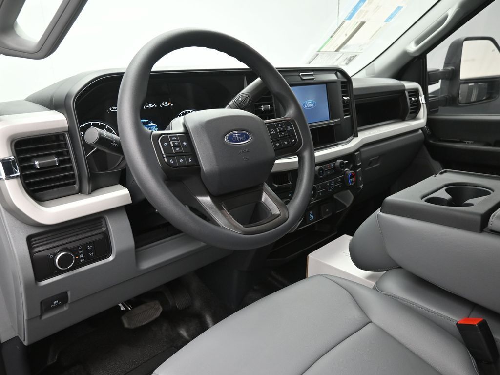 2025 Ford F-350 Super Duty Chassis Cab XL - Photo 17