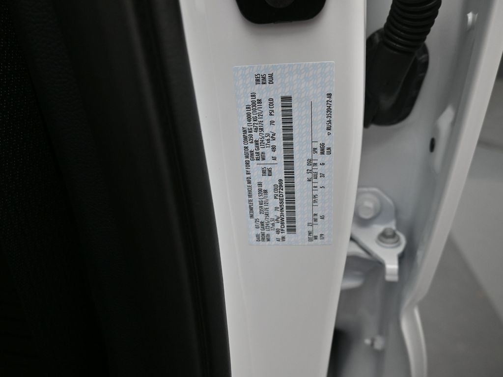2025 Ford F-350 Super Duty Chassis Cab XL - Photo 18