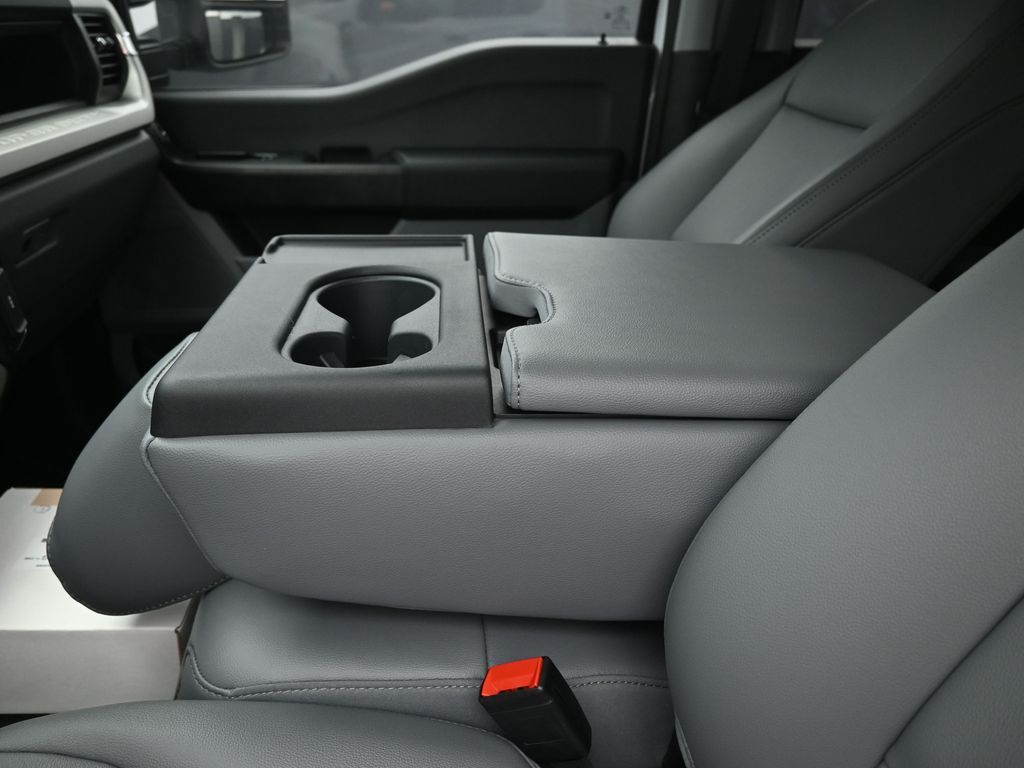 2025 Ford F-350 Super Duty Chassis Cab XL - Photo 19