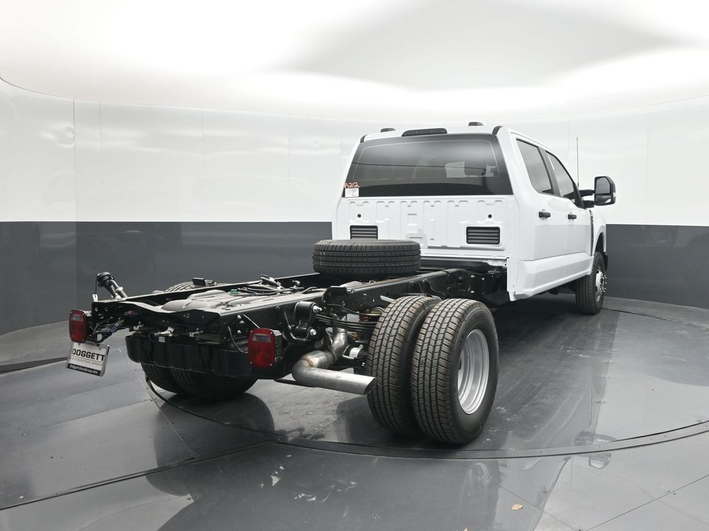 2025 Ford F-350 Super Duty Chassis Cab XL - Photo 22