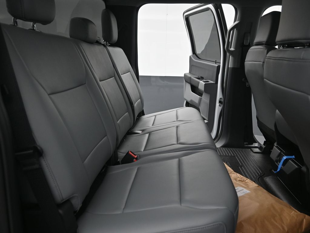 2025 Ford F-350 Super Duty Chassis Cab XL - Photo 23