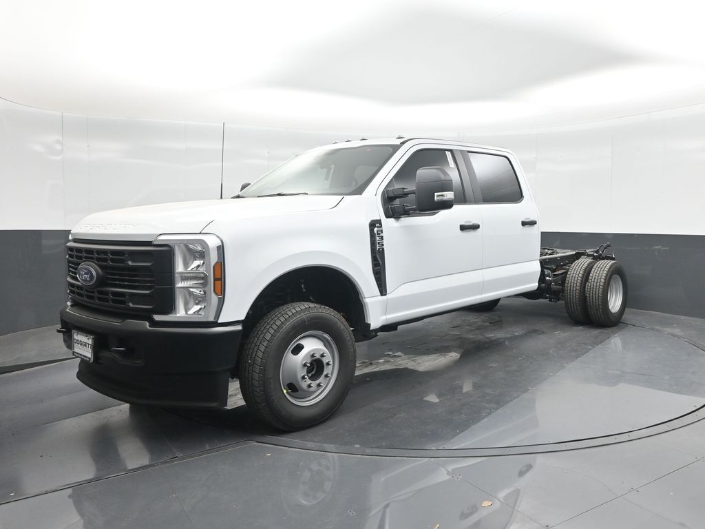 2025 Ford F-350 Super Duty Chassis Cab XL - Photo 28