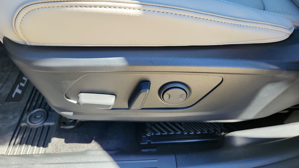 2025 Hyundai Tucson Limited - Photo 13