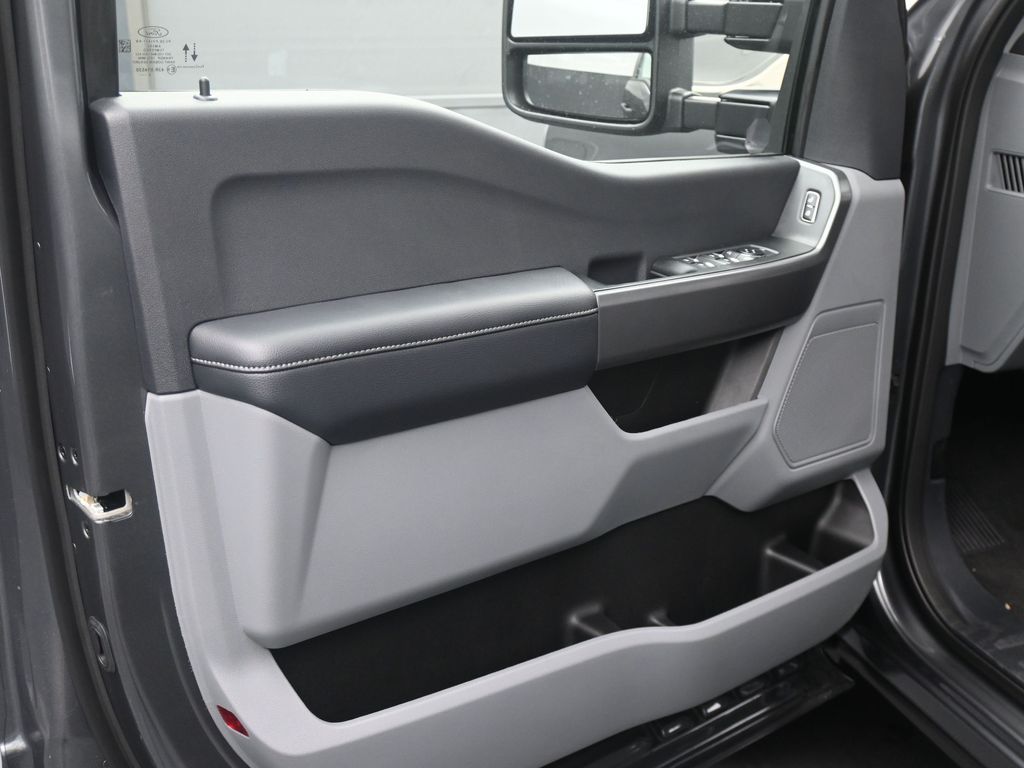 2026 Ford F-350 Super Duty XL - Photo 13