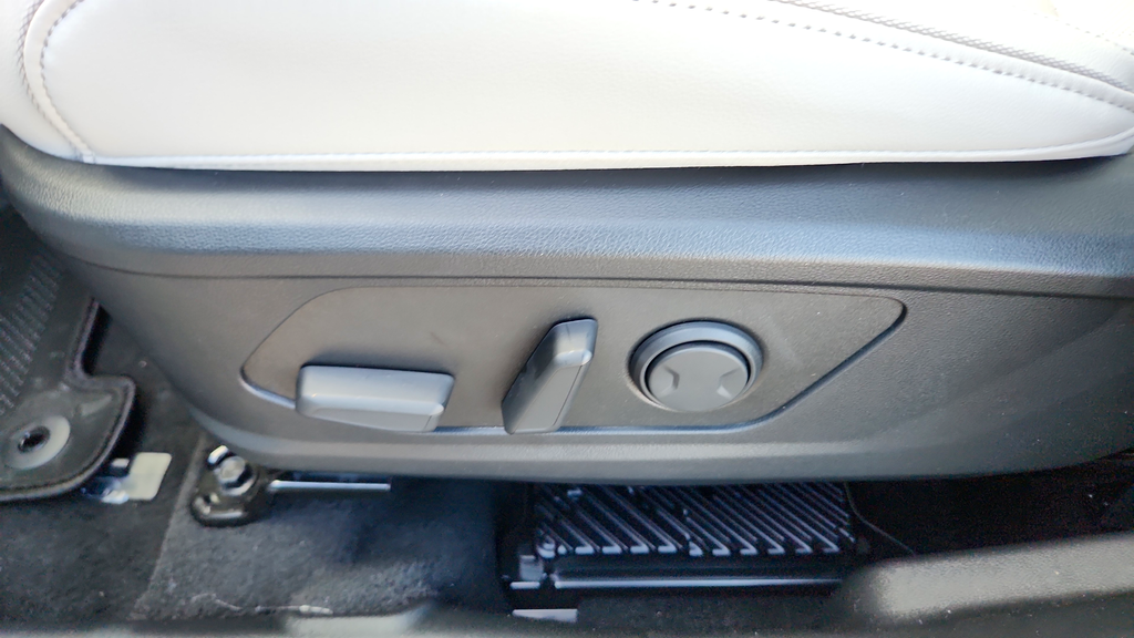 2025 Hyundai Tucson Limited - Photo 13