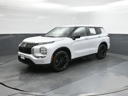 2023 Mitsubishi Outlander SE